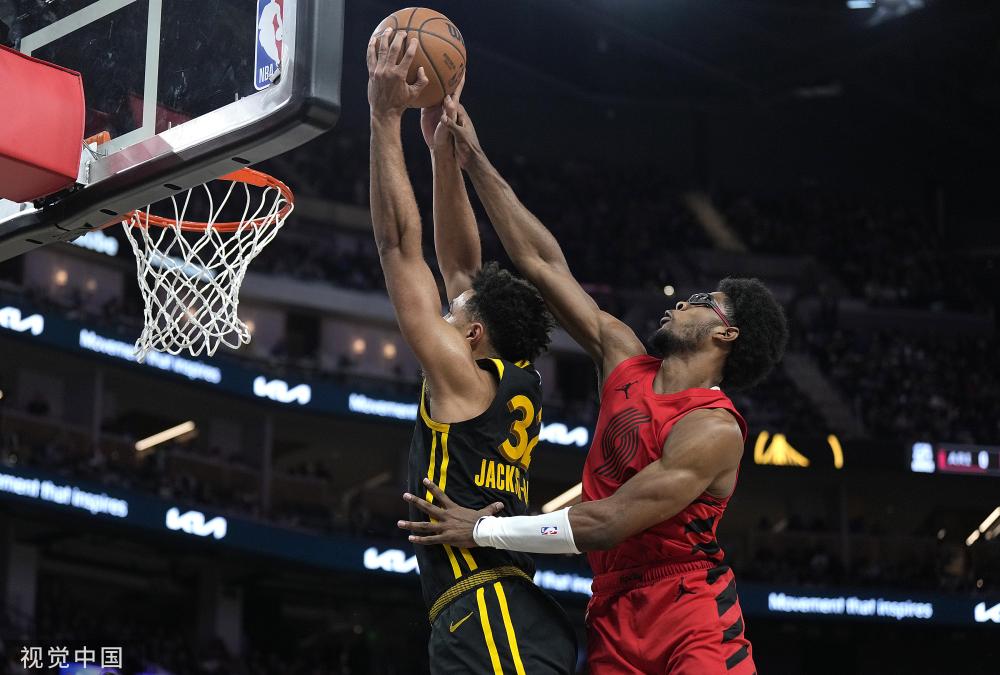 足球比赛中 足球比赛中